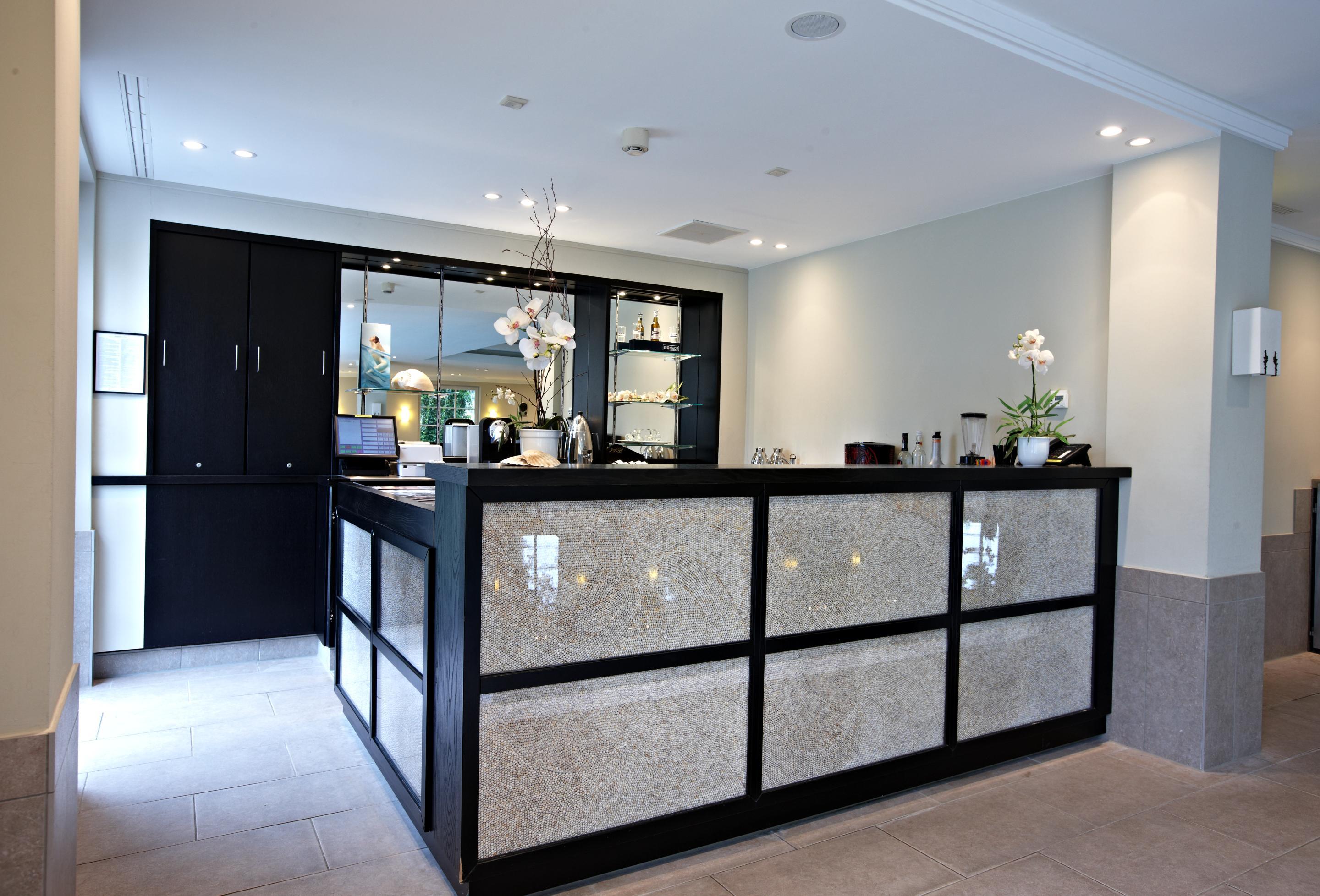 Strandhotel Zingst Exterior photo Reception desk at the hotel