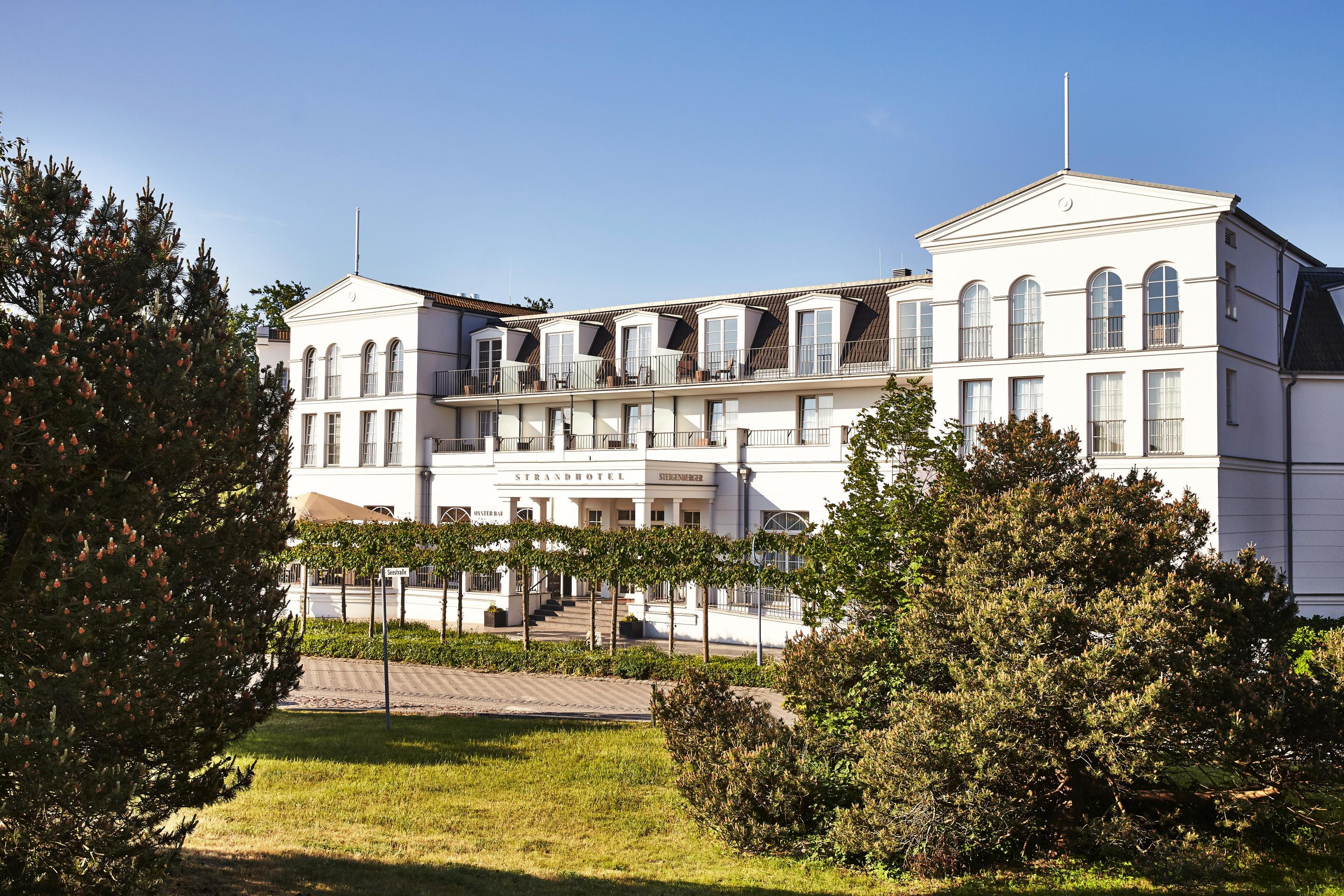 Strandhotel Zingst Exterior photo The Hotel