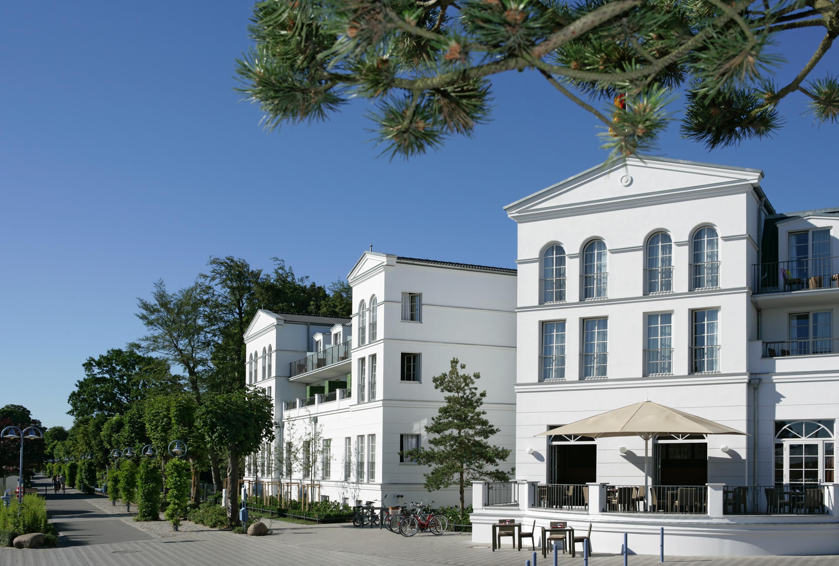 Strandhotel Zingst Exterior photo The White House